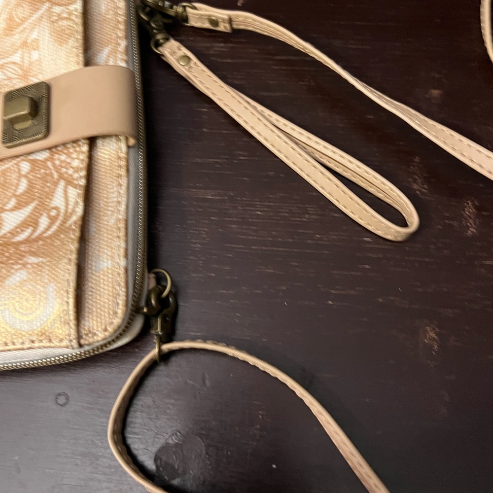 Sakroots Metallic Gold and Cream Crossbody Wallet - Picture 12 of 13